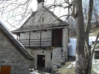 Casale in Vendita a Varzo, 45'000€, 70 m²