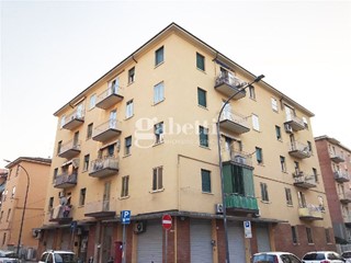 Trilocale in Vendita a Bologna, 110'000€, 72 m²