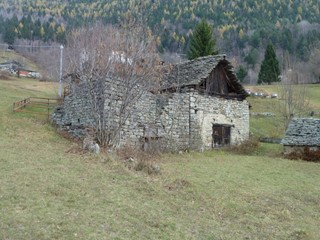 Casale in Vendita a Varzo, 38'000€, 90 m²