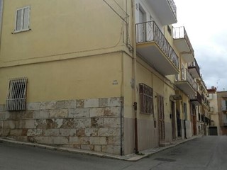 Casa Indipendente in Vendita a Canosa di Puglia, 59'000€, 110 m²