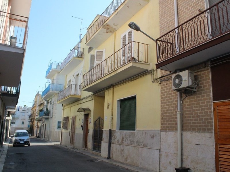 Trilocale in Vendita a Canosa di Puglia, 70'000€, 85 m²