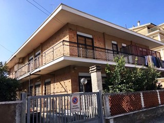 Villa in Vendita a Pomezia, 165'000€, 110 m²