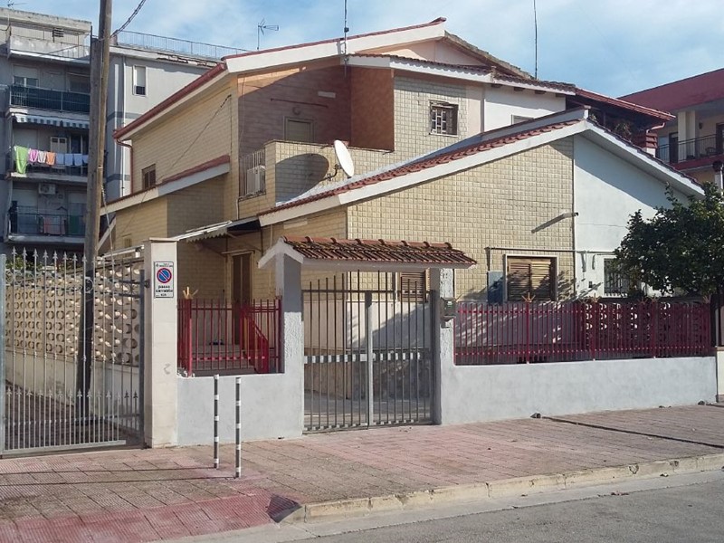 Villa bifamiliare in Vendita a Margherita di Savoia, 175'000€, 145 m²