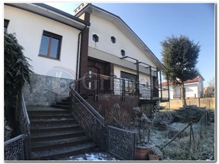 Villa in Vendita a Abbiategrasso, 440'000€, 372 m²