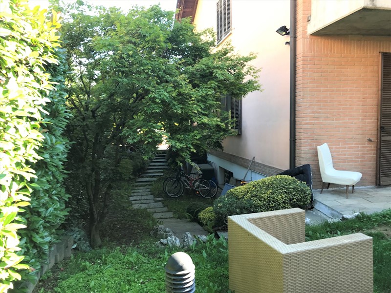 Villa bifamiliare in Vendita a Cantù, 345'000€, 235 m²