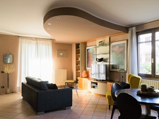 Villa bifamiliare in Vendita a Cantù, 345'000€, 235 m²