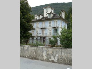 Villa in Vendita a Masera, 680'000€, 580 m²