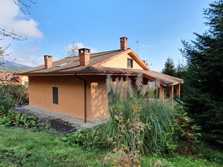 Villa in Vendita a Roletto, 249'000€, 300 m²