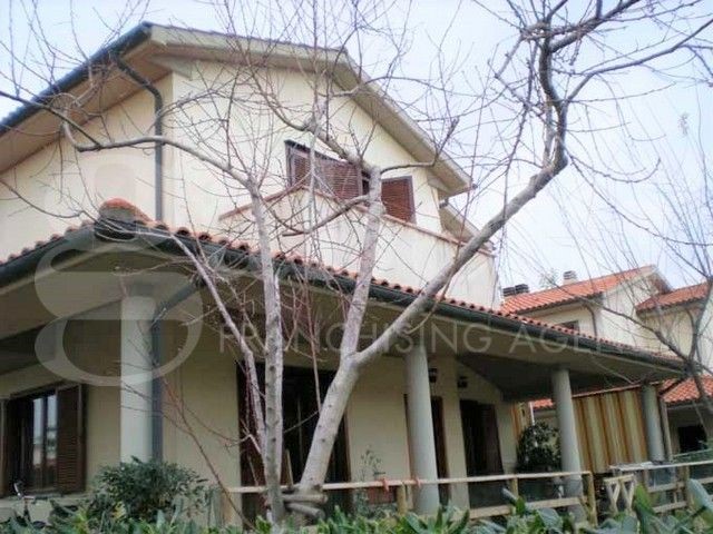Villa bifamiliare in Vendita a Follonica, 360'000€, 170 m²