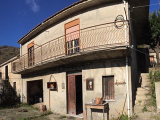 Casa Indipendente in Vendita a Montagnareale, 50'000€, 200 m²