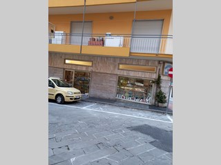 Attività commerciale in Vendita a Ospedaletti, 120'000€, 80 m²