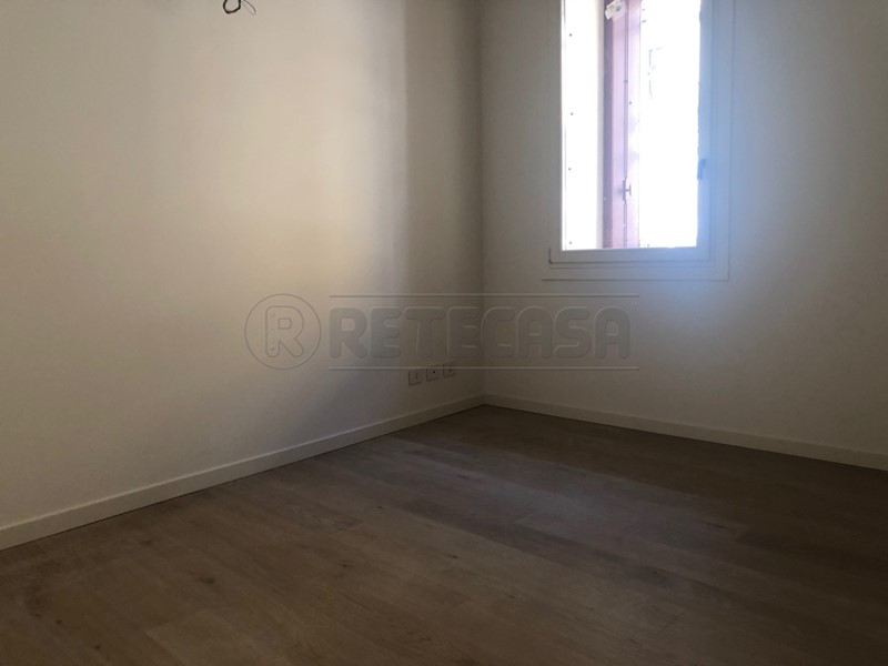 Trilocale in Vendita a Bassano del Grappa, 650'000€, 180 m², con Box