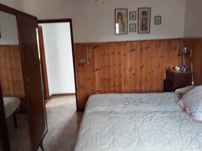 Quadrilocale in Vendita a Zeri, 35'000€, 102 m²