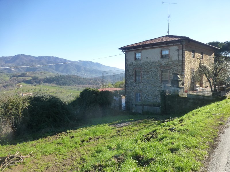 Casale in Vendita a Lucca, zona Nord, 600'000€, 300 m²