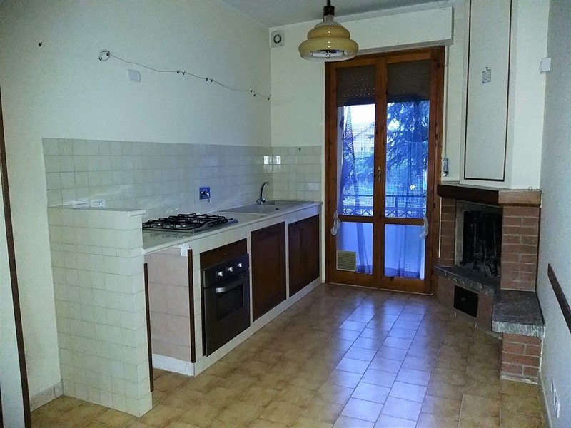 Bilocale in Vendita a Castiglione del Lago, zona Semicentro, 80'000€, 60 m², con Box