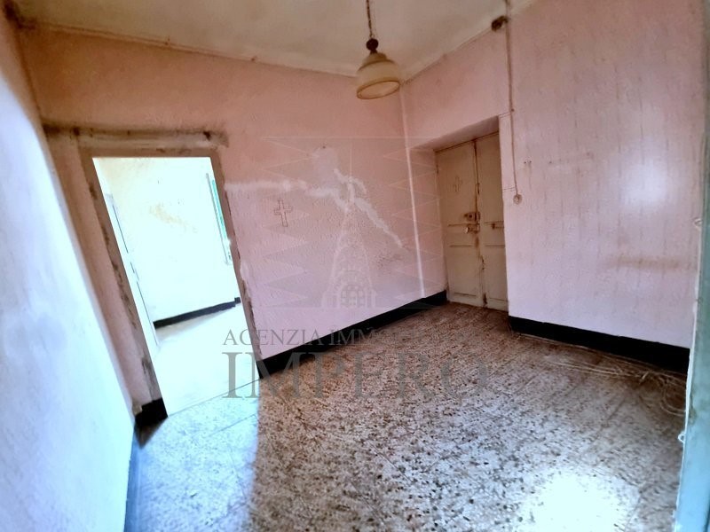 Quadrilocale in Vendita a Ventimiglia, zona Roverino, 130'000€, 70 m²