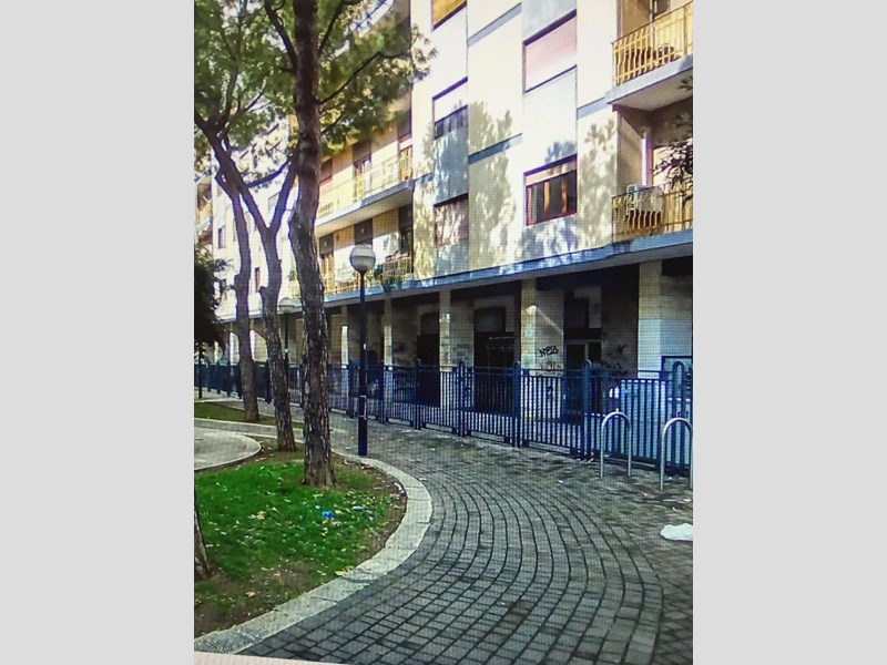 Quadrilocale in Vendita a Bari, zona CARRASSI, 250'000€, 130 m²