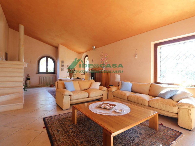 Villa in Vendita a Tortoreto, 530'000€, 430 m², arredato