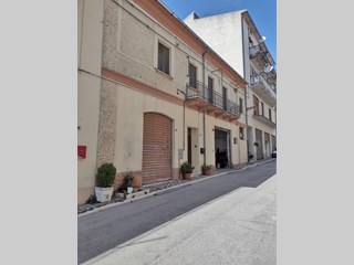 Casa Indipendente in Vendita a Palmoli, 160'000€, 400 m², con Box