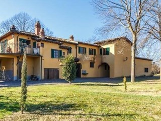 Villa in Vendita a Prato, zona Prato, 2'500'000€, 810 m², con Box