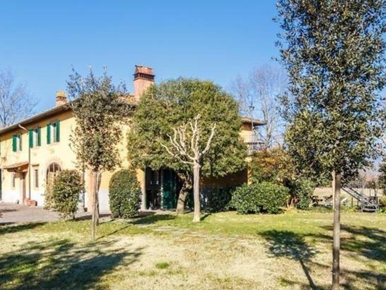 Villa in Vendita a Prato, zona Prato, 1'300'000€, 810 m², con Box