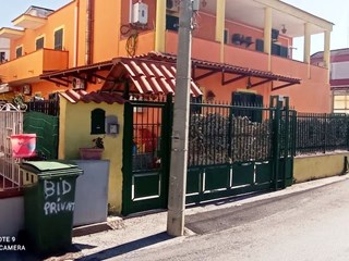 Casa Indipendente in Vendita a Castellammare di Stabia, zona Periferia, 590'000€, 230 m², con Box