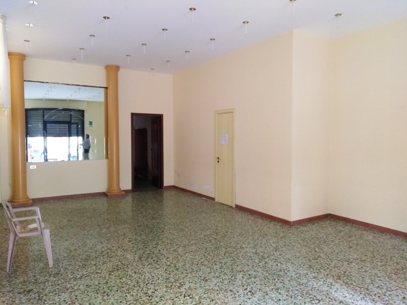 Immobile commerciale in Vendita a Ragusa, 48'000&euro;, 65 m²