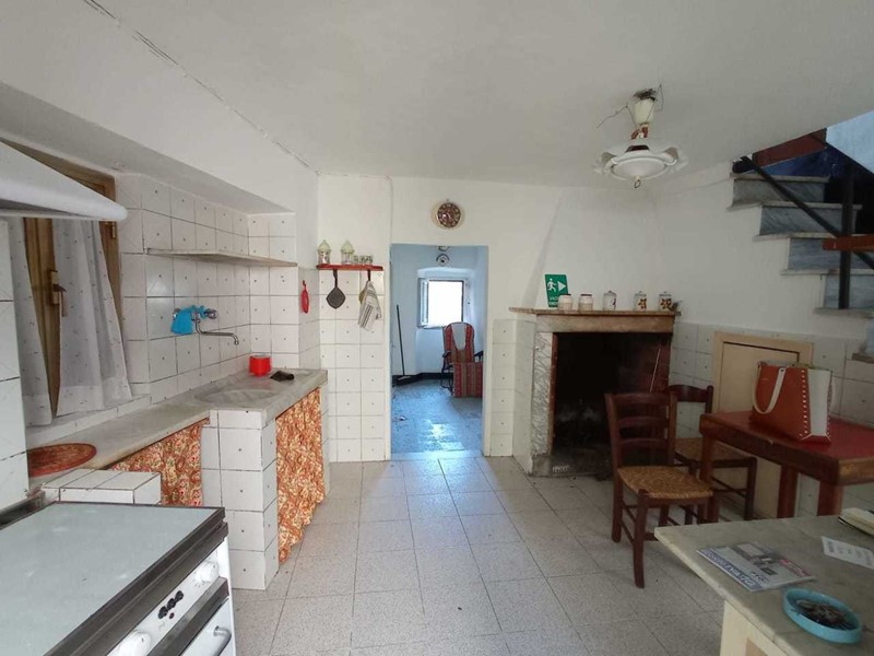 Casa Indipendente in Vendita a Fosdinovo, zona Ponzanello, 60'000€, 160 m²