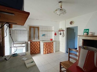Casa Indipendente in Vendita a Fosdinovo, zona Ponzanello, 60'000€, 160 m²