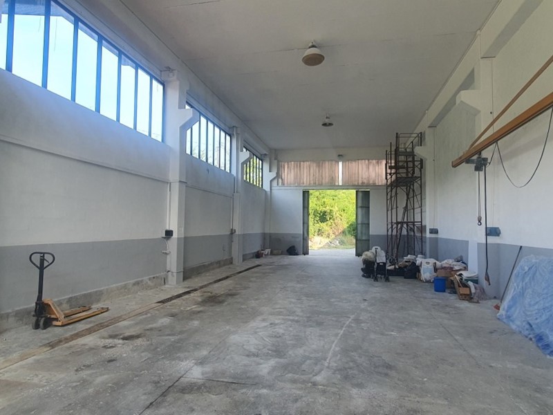 Capannone in Vendita a Riccò del Golfo di Spezia, 2000 m²