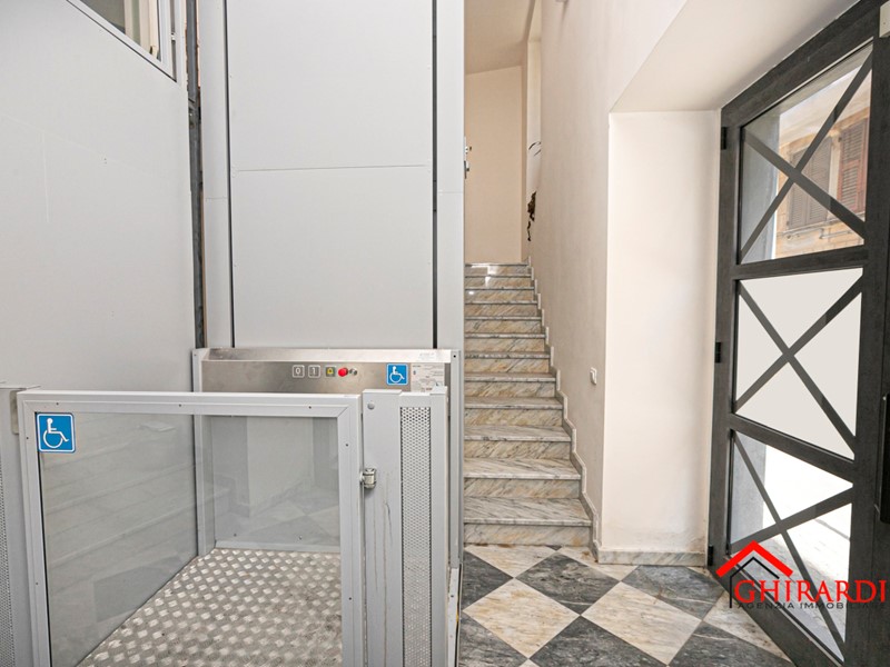Immobile commerciale in Affitto a Genova, zona Sestri Ponente, 3'500€, 550 m²