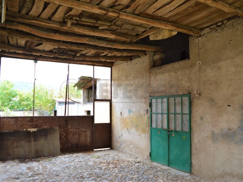 Rustico in Vendita a Montorso Vicentino, zona Montorso Vic., 39'000€, 180 m²