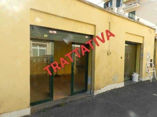Immobile commerciale in Vendita a Roma, zona Centocelle, 120'000€, 70 m²