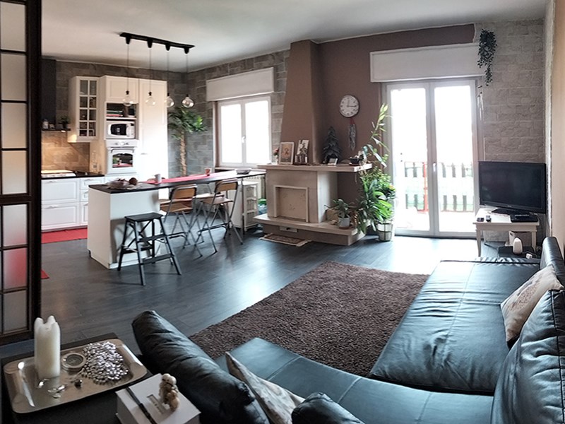 Quadrilocale in Vendita a Montella, zona Via del Giardino, 138'000&euro;, 120 m², con Box