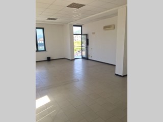 Ufficio in Vendita a Sarzana, 95'000€, 70 m²