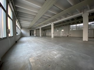 Capannone in Affitto a Nove, 1'800€, 700 m²