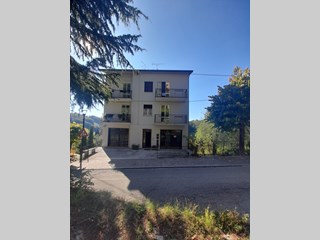 Bilocale in Vendita a Roverè Veronese, zona Vicini centro paese , 42'000€, 65 m², arredato