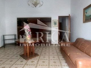 Appartamento in Vendita a Alcamo, 65'000€, 130 m², arredato