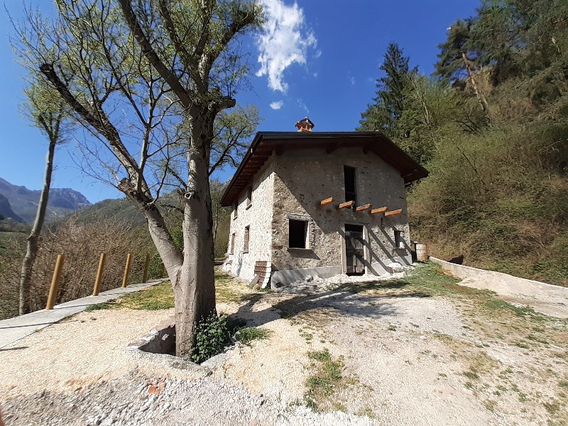 Casale in Vendita a Lavenone, 78'000€, 150 m²