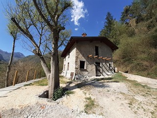 Casale in Vendita a Lavenone, 78'000€, 150 m²