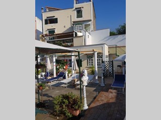 Casa Indipendente in Vendita a Lucca, zona Sant'Anna, 550'000€, 240 m²