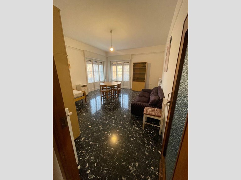 Appartamento in Affitto a Foggia, zona centro, 210€, 140 m², arredato