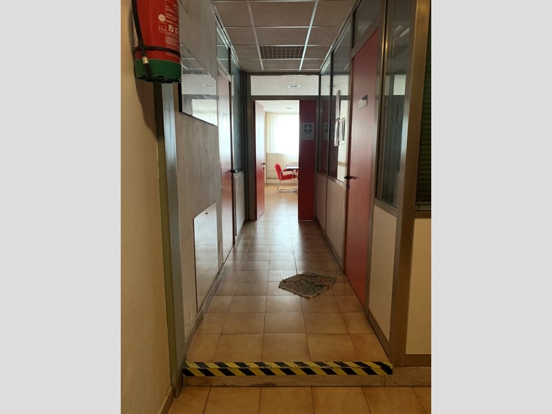 Ufficio in Affitto a Osimo, zona OSIMO, 350€, 35 m²
