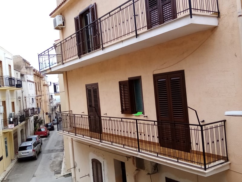 Casa Indipendente in Vendita a Castellammare del Golfo, 149'000€, 240 m²