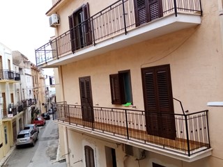 Casa Indipendente in Vendita a Castellammare del Golfo, 149'000€, 240 m²