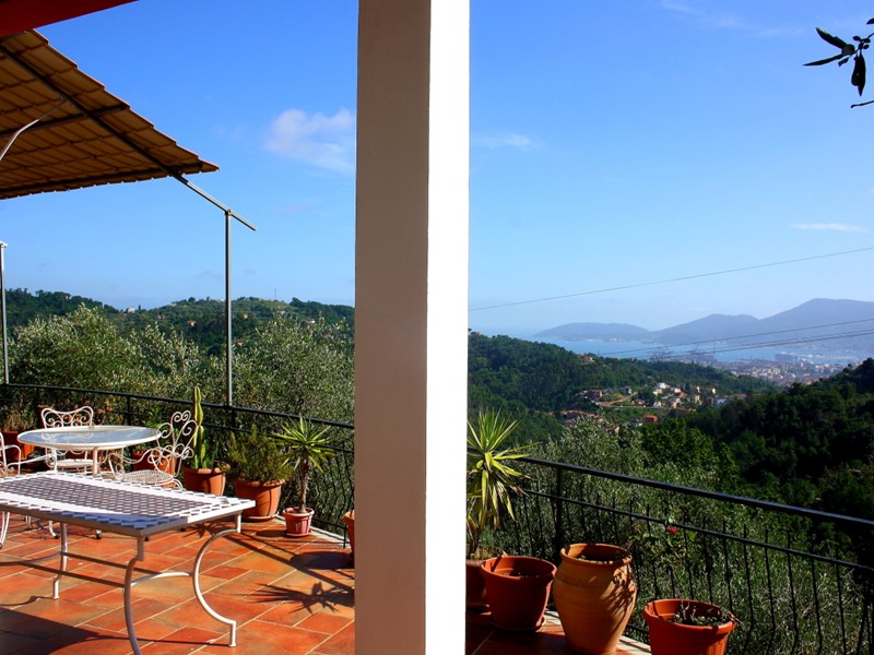 Attività commerciale in Vendita a Vezzano Ligure, zona Valeriano, 590'000€, 350 m²