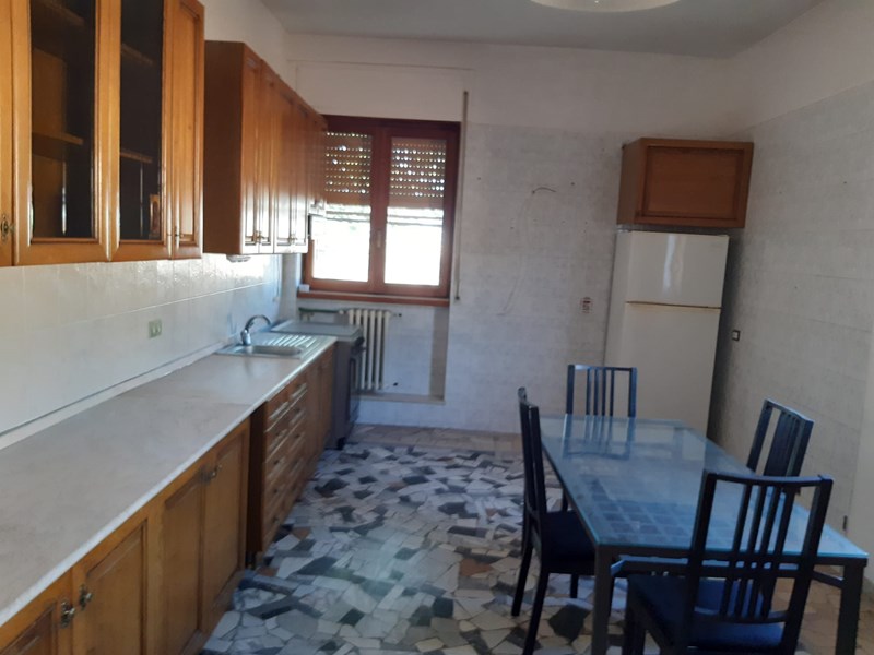 Trilocale in Affitto a Foggia, zona Villaggio artigiani , 420€, 90 m², arredato