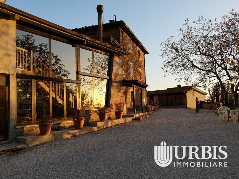 Casale in Vendita a Assisi, zona San Presto , 450'000€, 500 m²