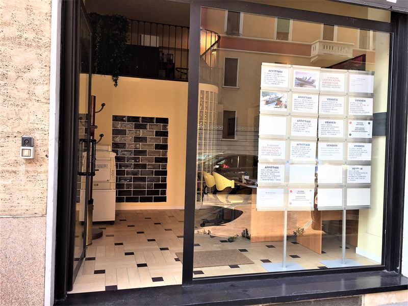 Ufficio in Affitto a Milano, zona VIALE ZARA, 750€, arredato