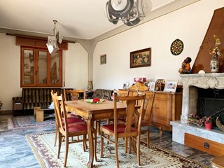 Casa Indipendente in Vendita a Chiampo, 450 m²